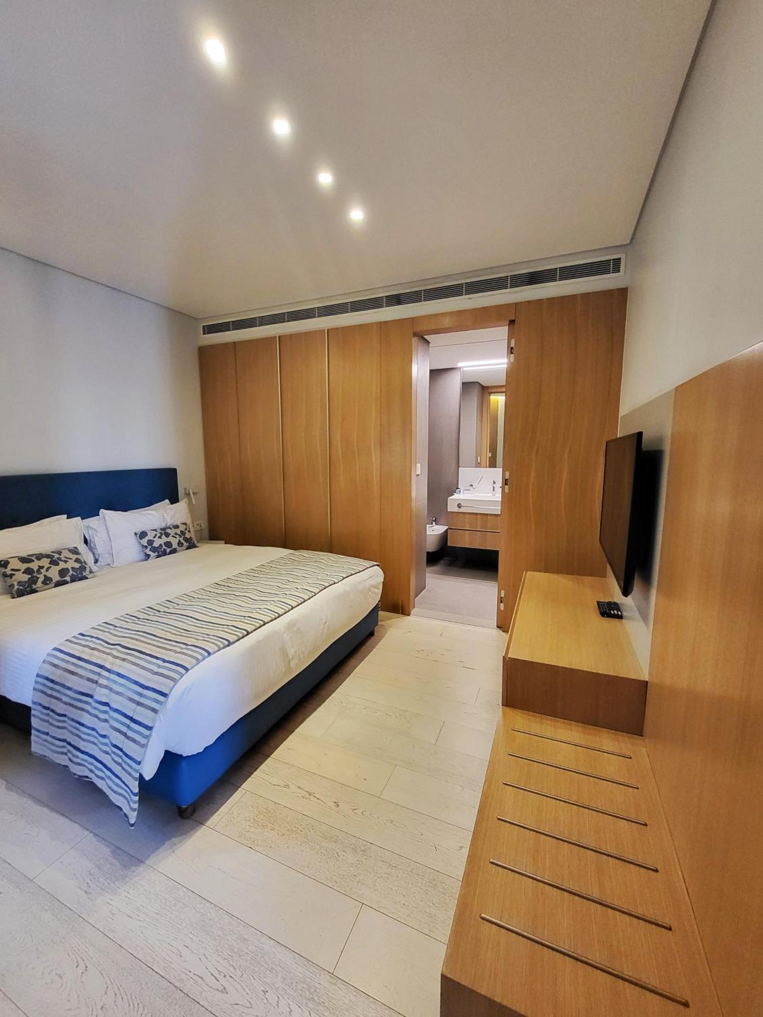 Monot Hotel