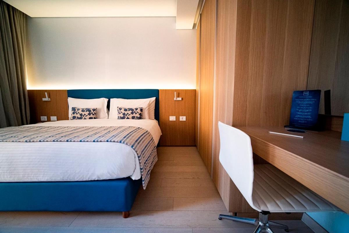 Monot Hotel 4*